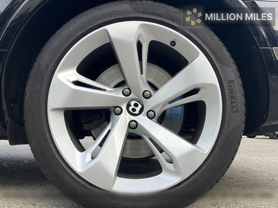 BENTLEY BENTAYGA - 8