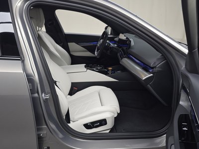 2025 BMW 5 SERIES — миниатюра 16