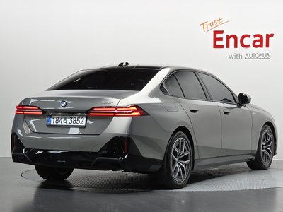 2025 BMW 5 SERIES photo 3