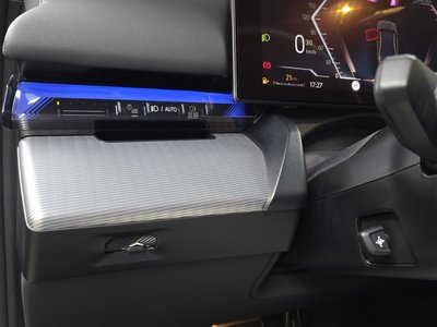 2025 BMW 5 SERIES — миниатюра 27