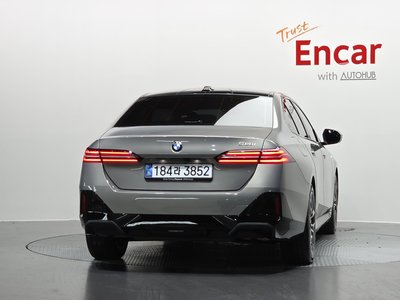 2025 BMW 5 SERIES photo 4