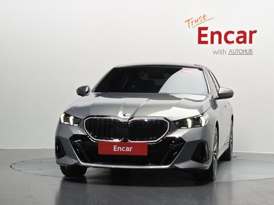 2025 BMW 5 SERIES photo 2