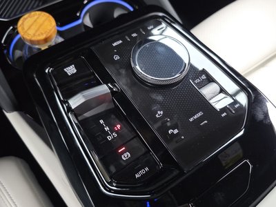 2025 BMW 5 SERIES — миниатюра 12