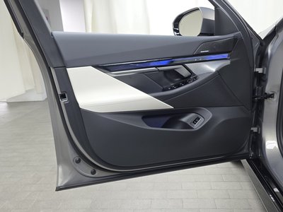 2025 BMW 5 SERIES — миниатюра 14