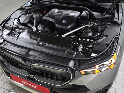 2025 BMW 5 SERIES photo 7