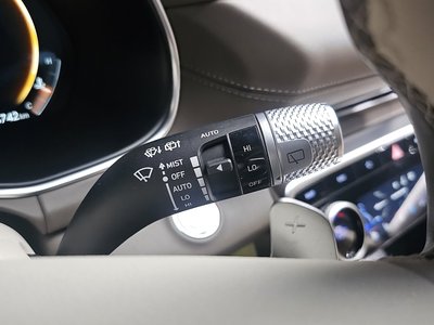 2022 Genesis GV80 thumbnail 32
