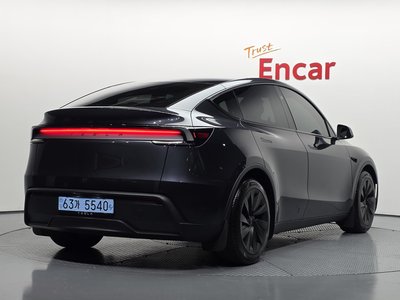 TESLA MODEL Y - 4