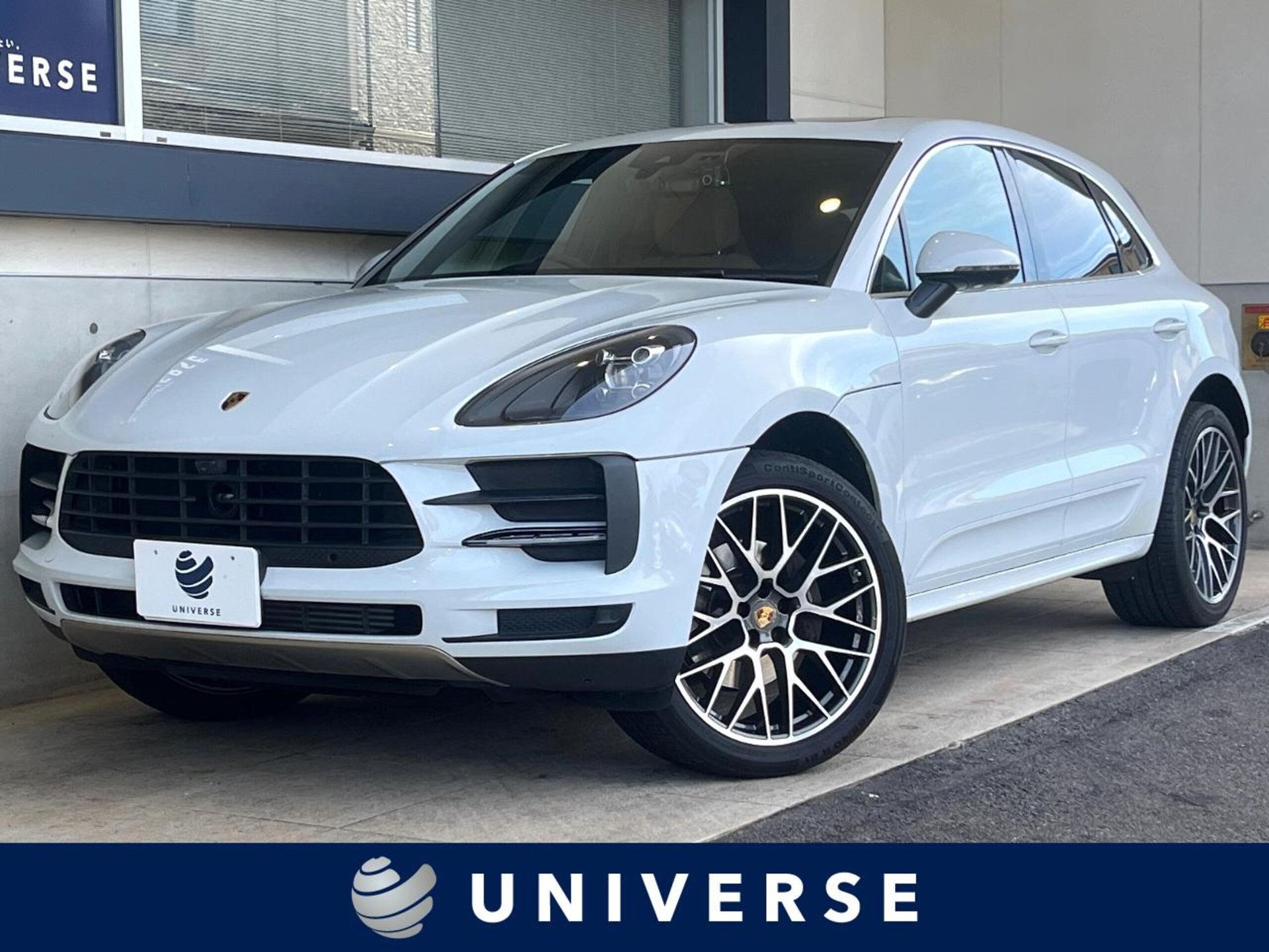 PORSCHE MACAN - View 1