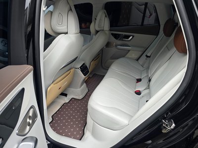 MERCEDES-BENZ EQE - 7