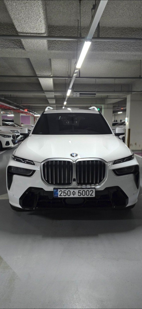 BMW X7 - View 1