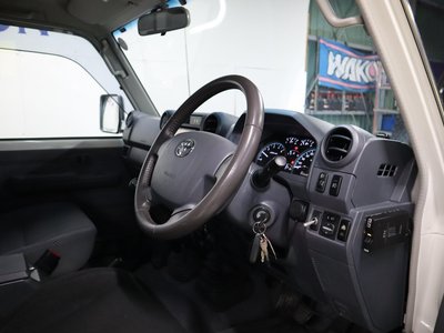 TOYOTA LAND CRUISER - 3