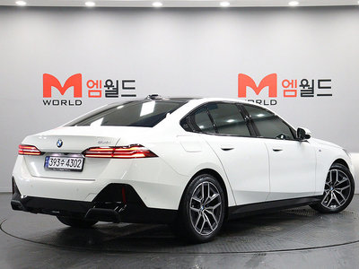 2024 BMW 5 SERIES 照片 2