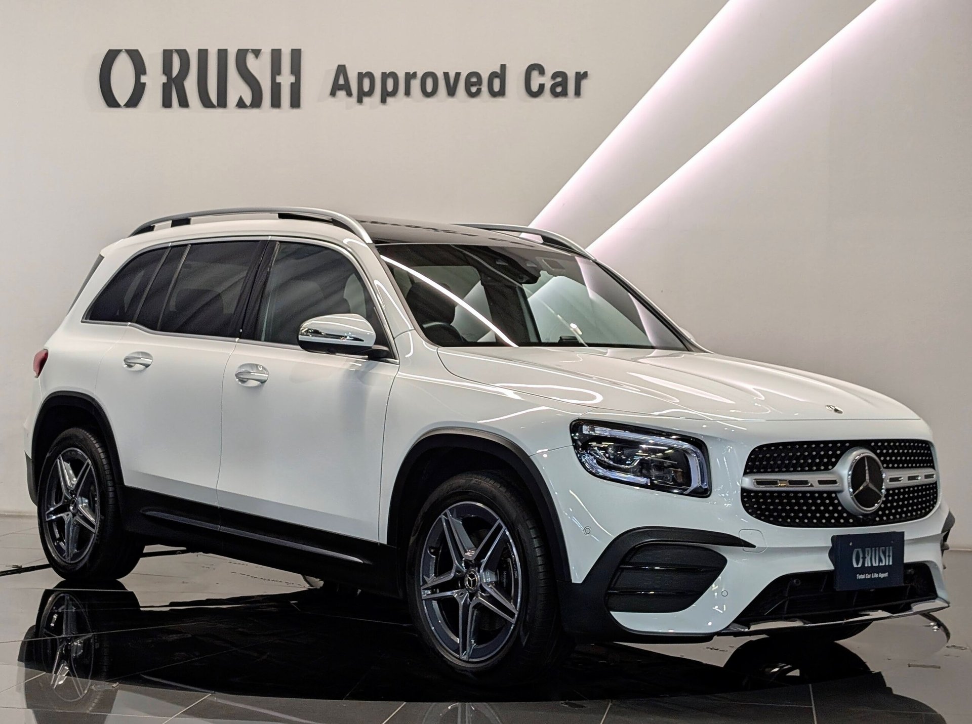 MERCEDES-BENZ GLB - View 1