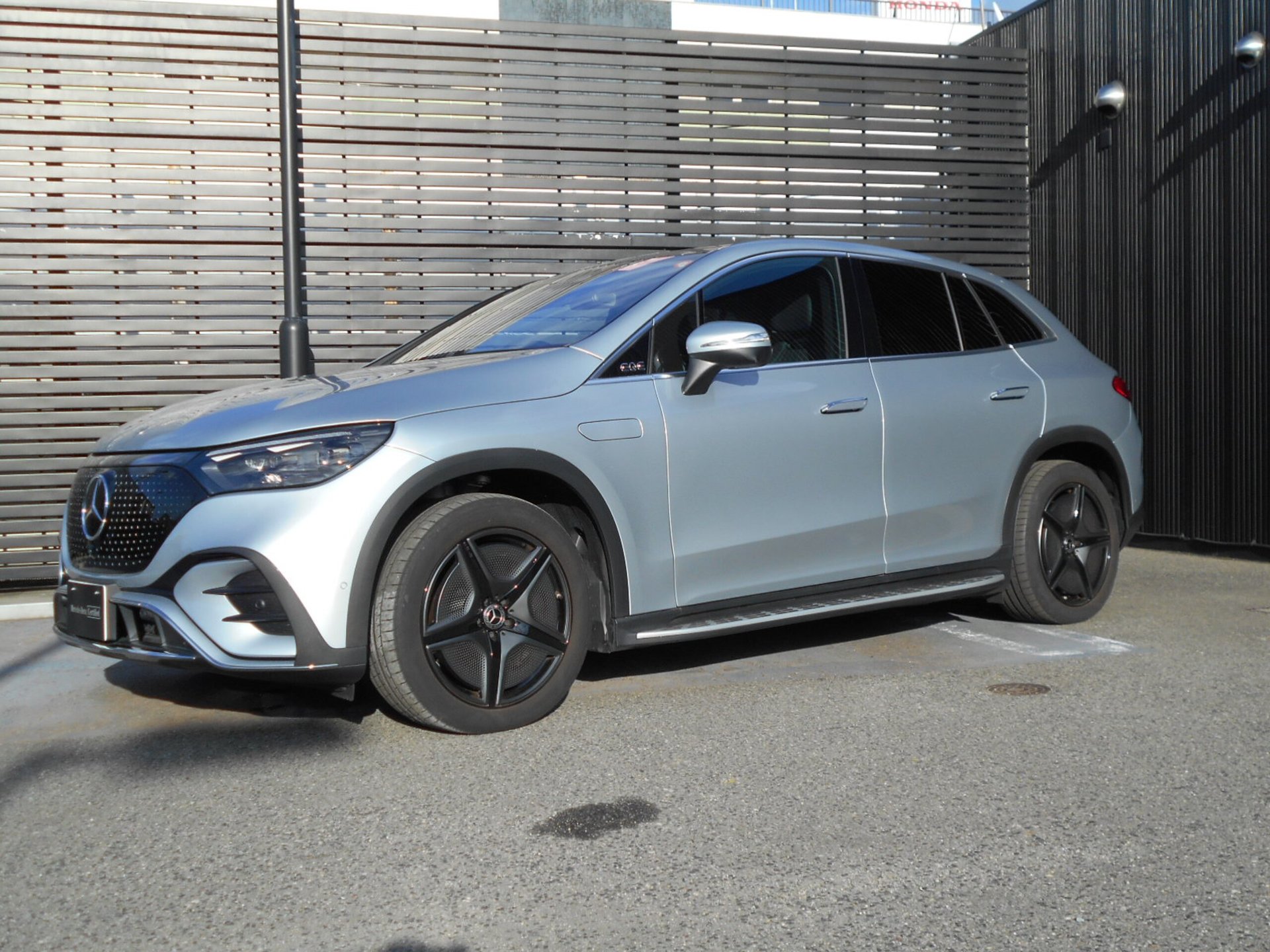 MERCEDES-BENZ EQE SUV - View 1