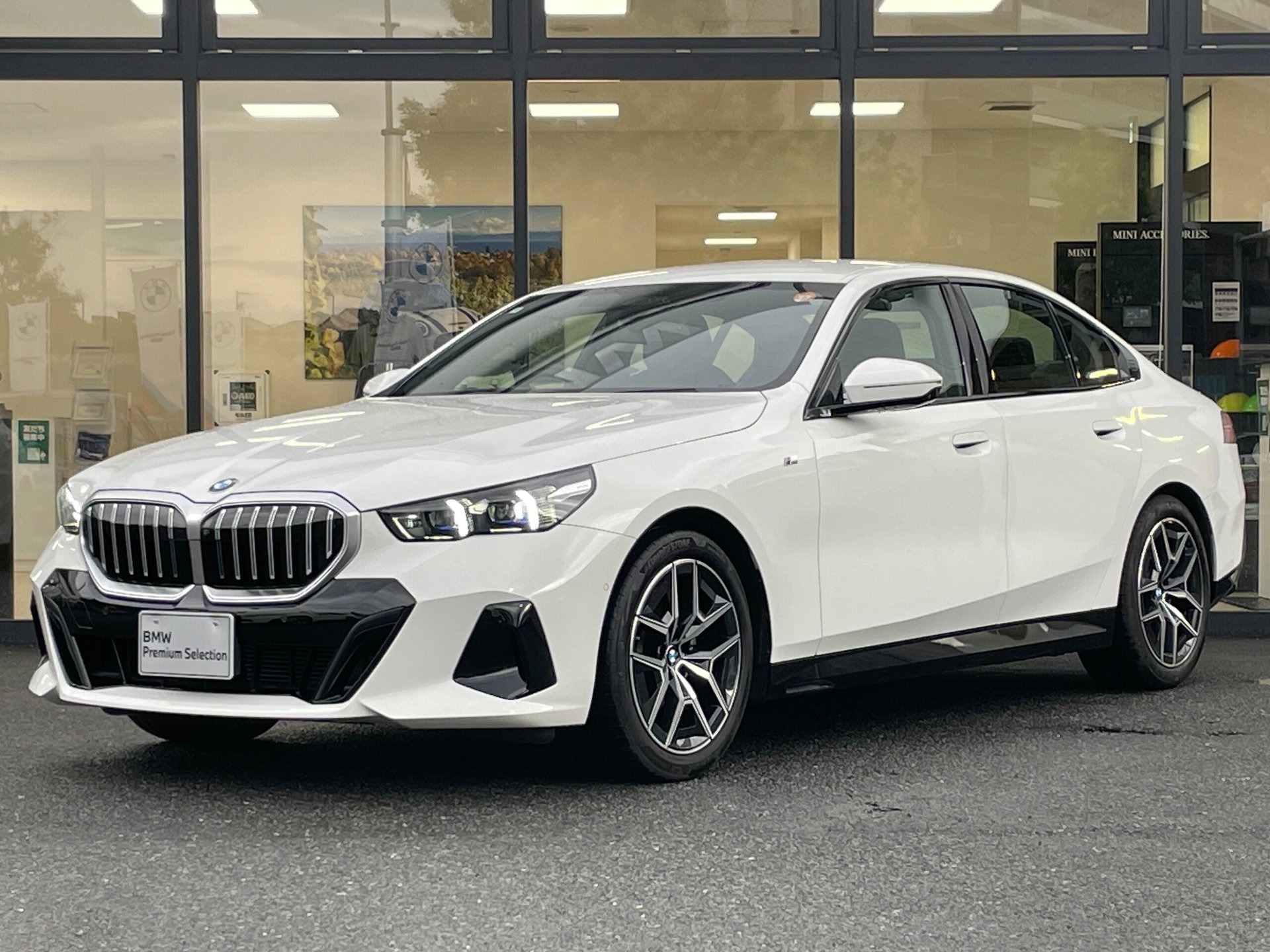 BMW 5 SERIES - View 1