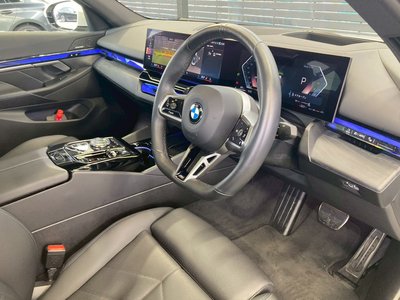 صورة مصغرة 56 لـ 2024 BMW 5 SERIES