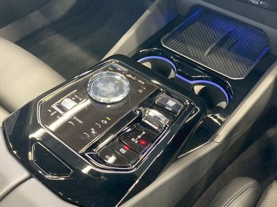 صورة مصغرة 37 لـ 2024 BMW 5 SERIES