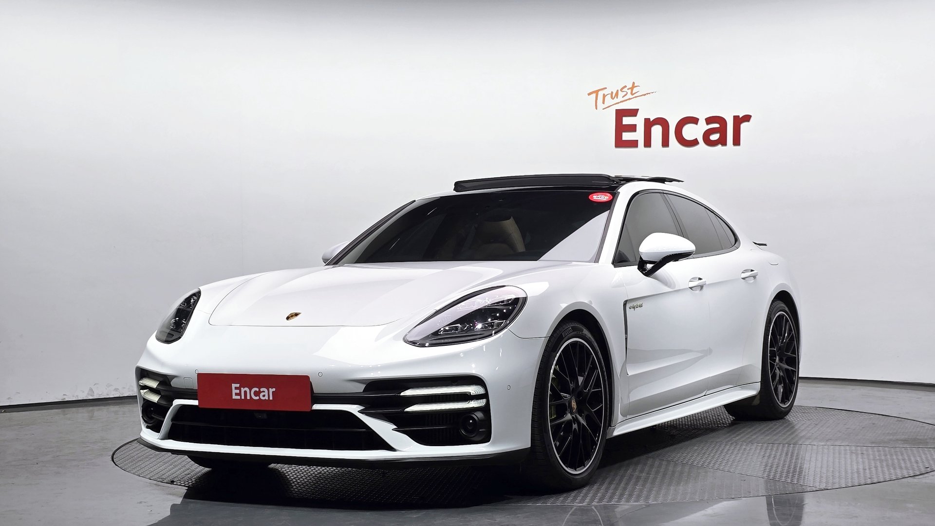 PORSCHE PANAMERA - View 1