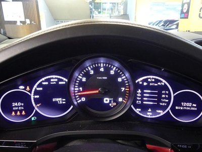 صورة 8 لـ 2022 Porsche CAYENNE