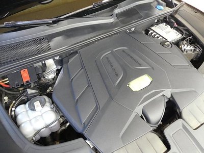صورة 7 لـ 2022 Porsche CAYENNE