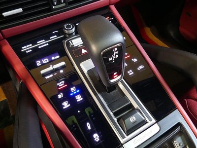 صورة 9 لـ 2022 Porsche CAYENNE