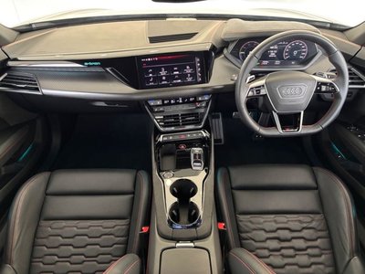 AUDI RS E-TRON GT - 3