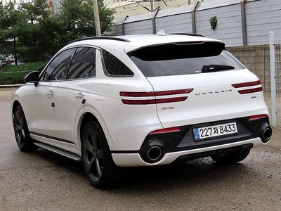 صورة 4 لـ 2021 Genesis GV70