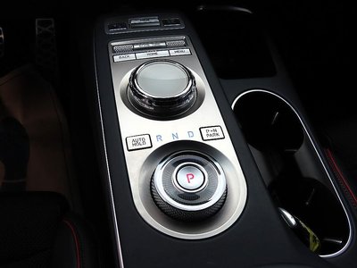 صورة 9 لـ 2021 Genesis GV70