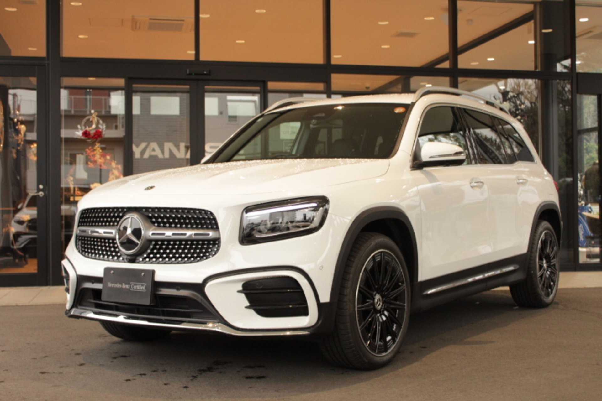 MERCEDES-BENZ GLB - View 1