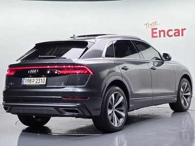 AUDI Q8 - 3