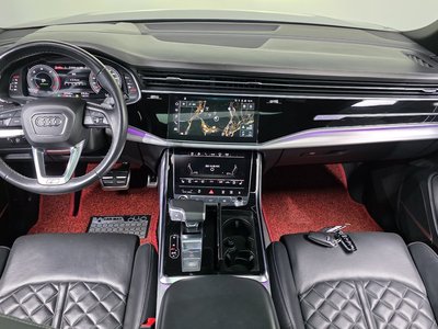 AUDI Q8 - 5