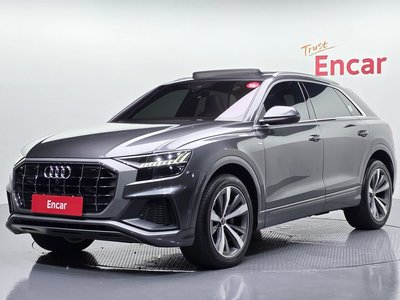 AUDI Q8 - 1