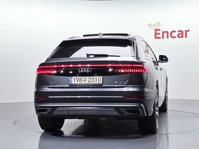 AUDI Q8 - 4