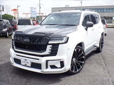 TOYOTA LAND CRUISER 300