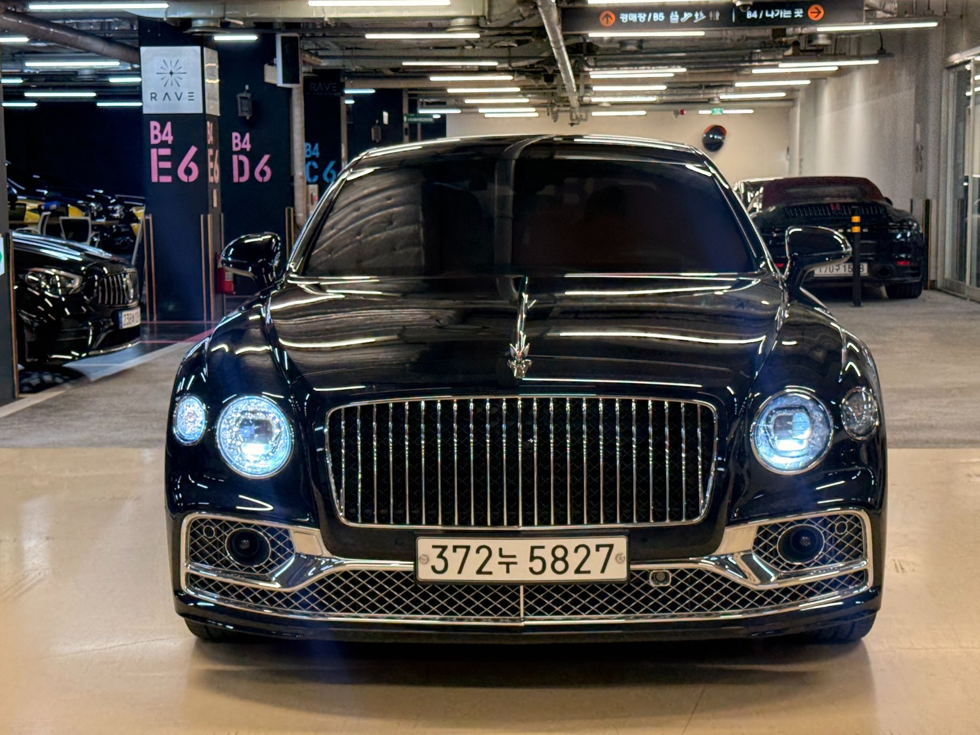 BENTLEY FLYING SPUR - View 1