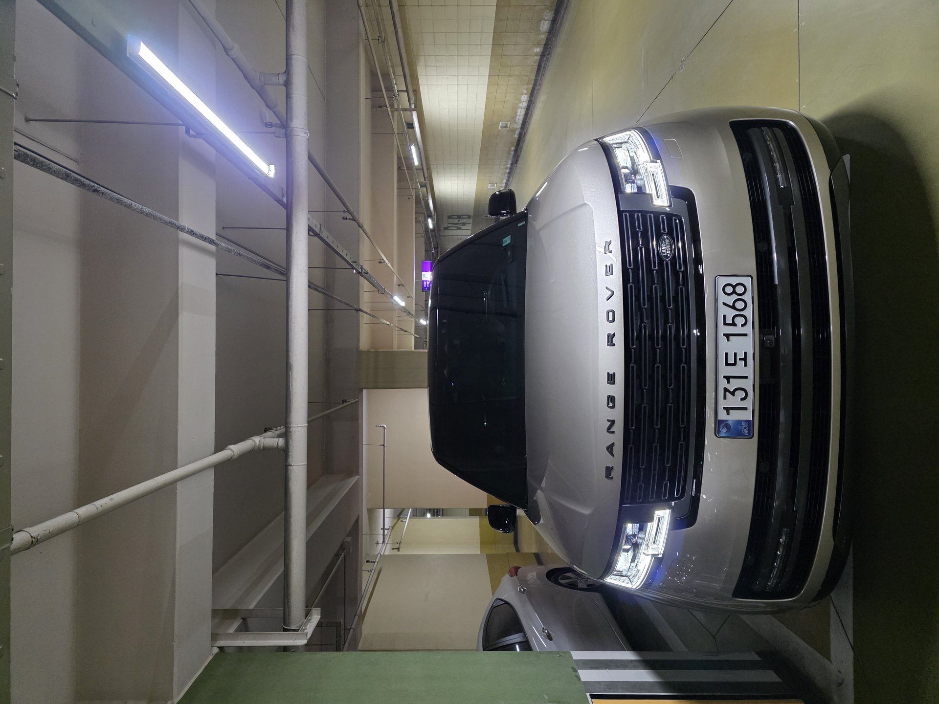 LAND ROVER RANGE ROVER - View 1