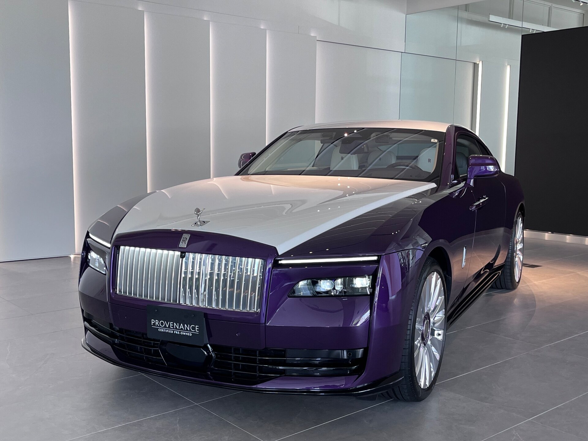 ROLLS ROYCE SPECTRE - View 1