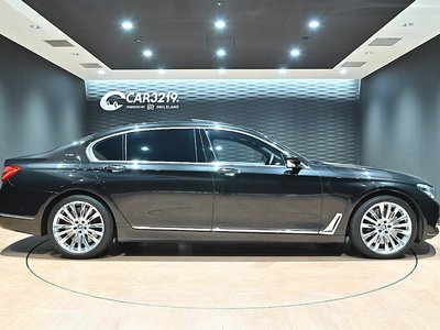 BMW 7 SERIES - 8