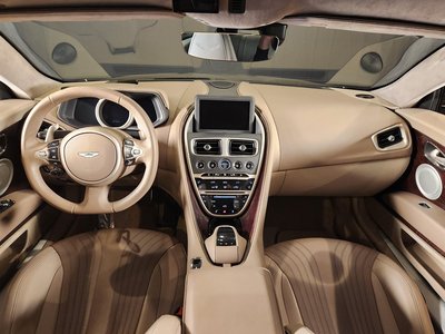 ASTON MARTIN DB11 - 10