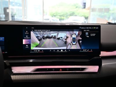 صورة مصغرة 13 لـ 2025 BMW 5 SERIES