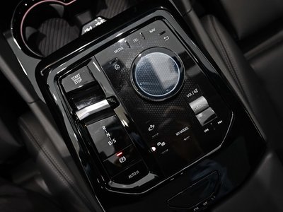 2025 BMW 5 SERIES — фото 9