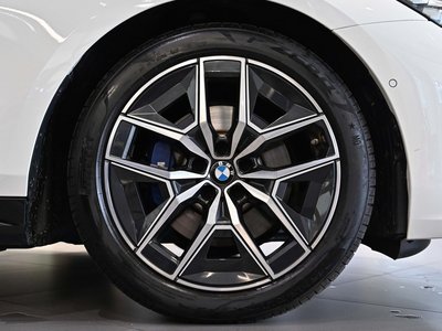 2025 BMW 5 SERIES — фото 6