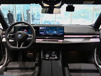 2025 BMW 5 SERIES — фото 5