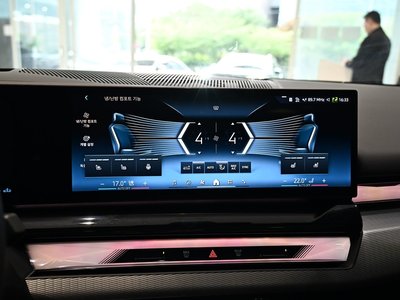 صورة مصغرة 14 لـ 2025 BMW 5 SERIES