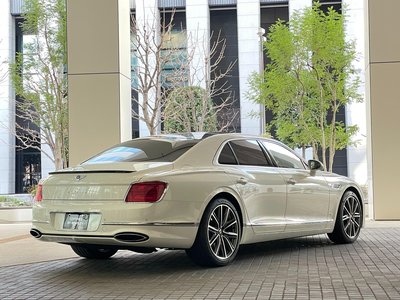 BENTLEY FLYING SPUR - 6