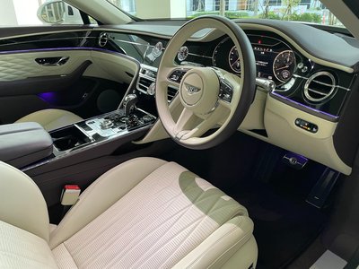 BENTLEY FLYING SPUR - 8