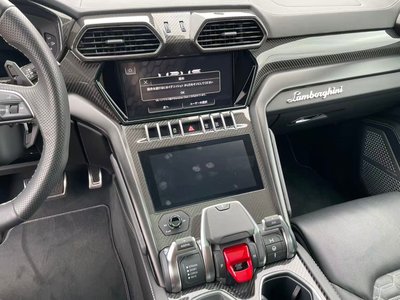 2022 Lamborghini URUS — миниатюра 21