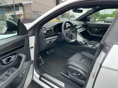 2022 Lamborghini URUS — миниатюра 17