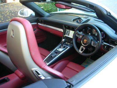 2016 Porsche 911 — миниатюра 23