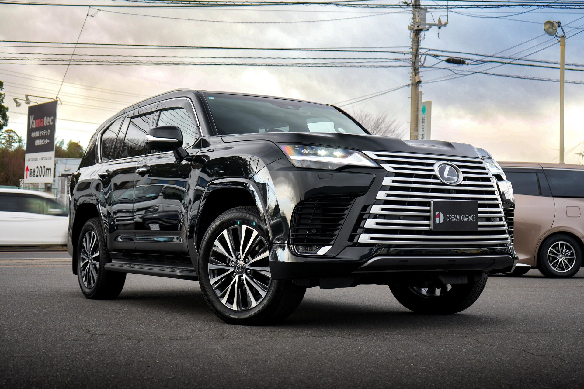 LEXUS LX - View 1